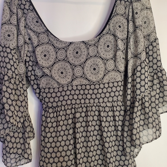 Betsy Johnson Size 11 Bl&Wh  scoop neck, banded tie-waist bell sleeve midi dress - Picture 5 of 11